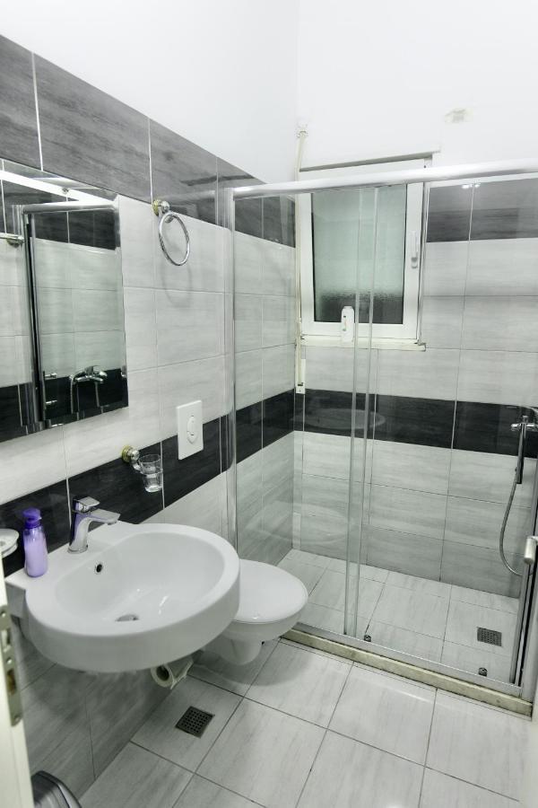 Hotel Dedej *