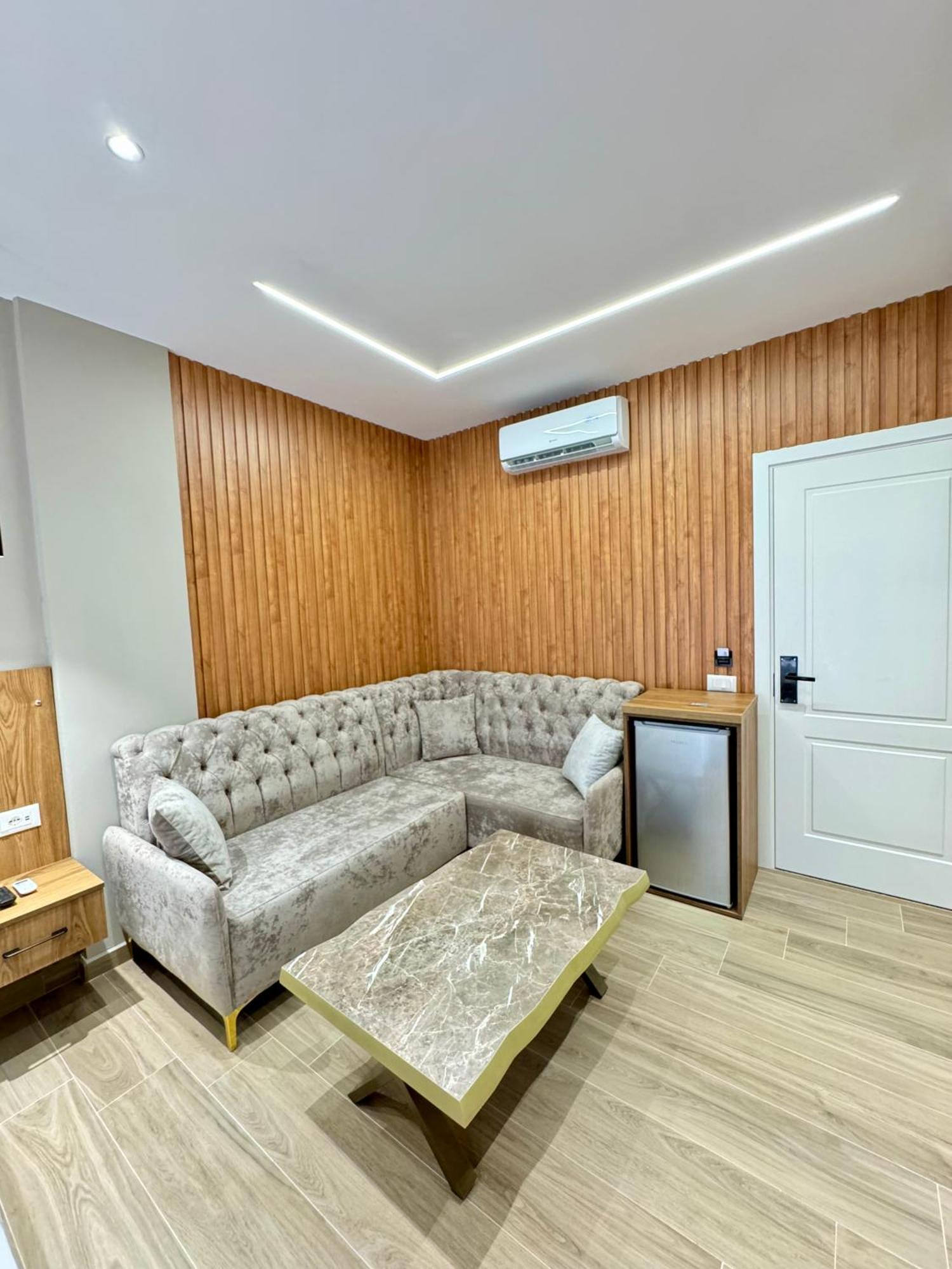 Dedej Hotel *