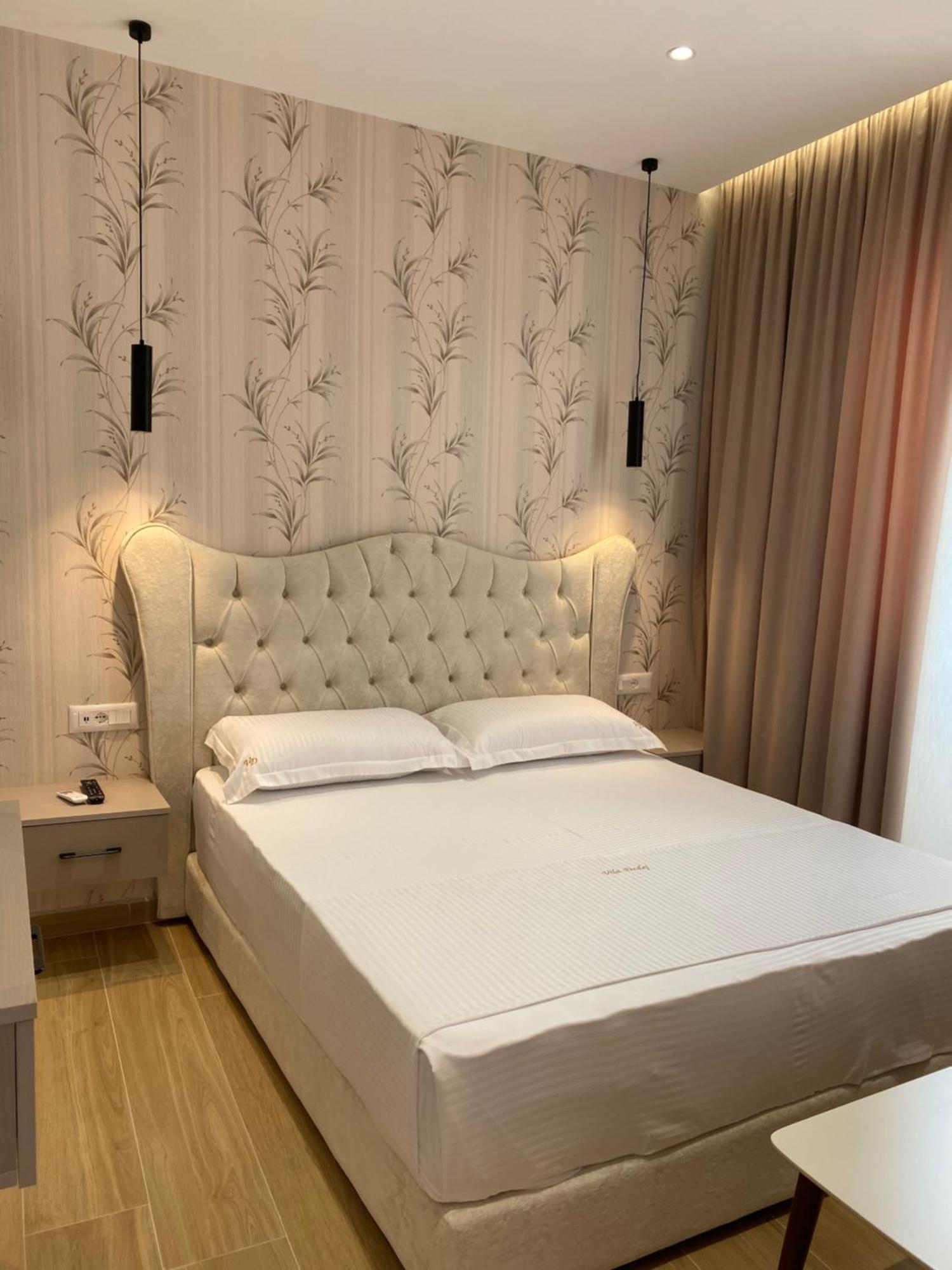 Dedej Hotel *